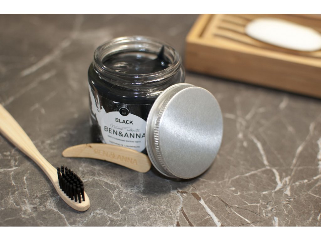 Prírodná bieliaca zubná pasta Ben & Anna Black(100ml)