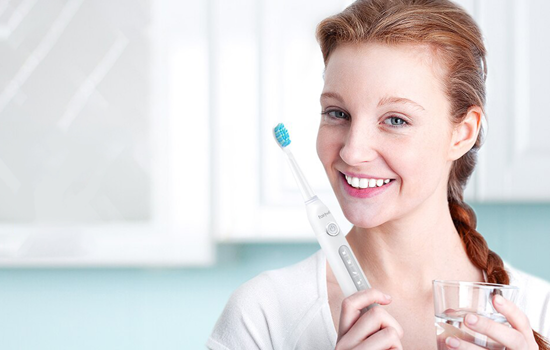 Sonická zubná kefka Fairywill 508 biela s hlavicovým setom