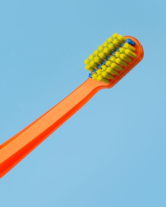 Zubná kefka CURAPROX CS 5460 Ultra Soft Ortho-oranžová